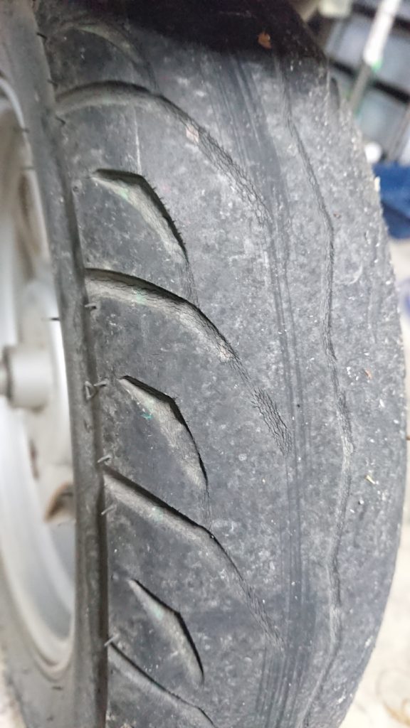 タイヤ交換　摩耗　スクーター