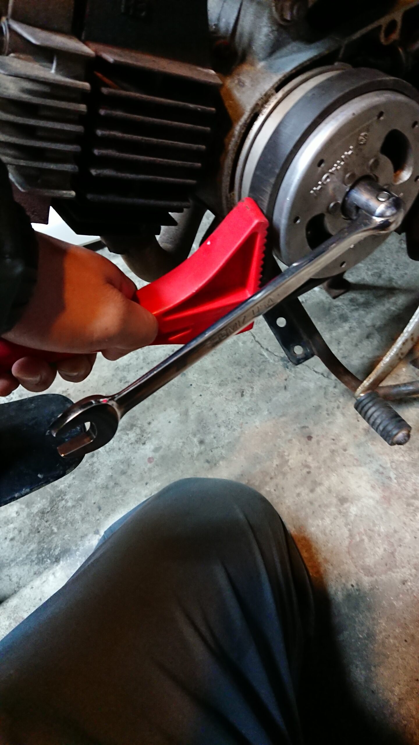 ヤマハ H3 2スト不動エンジンをチェック 原因はオイルシール muddy life