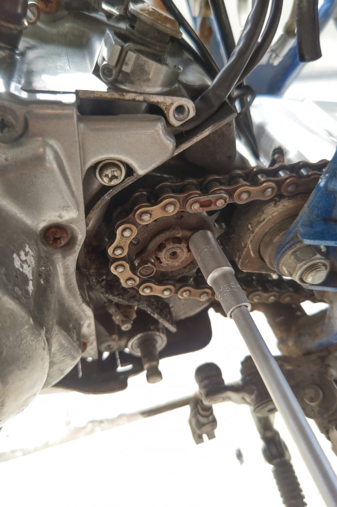 ヤマハ セロー225（1KH)のエンジンオイルの漏れの修理 muddy life