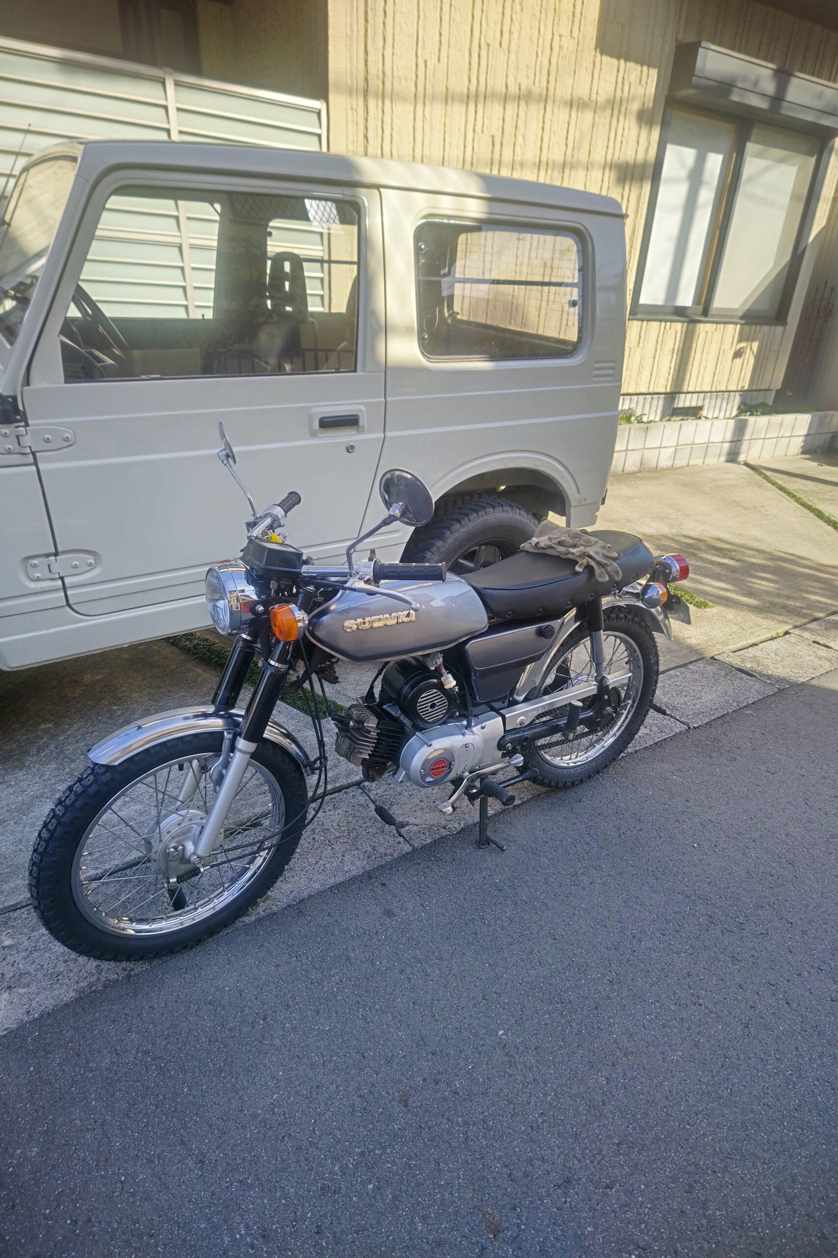 スズキK90 14丁フロントスプロケット交換 快適走行ビジバイカスタム