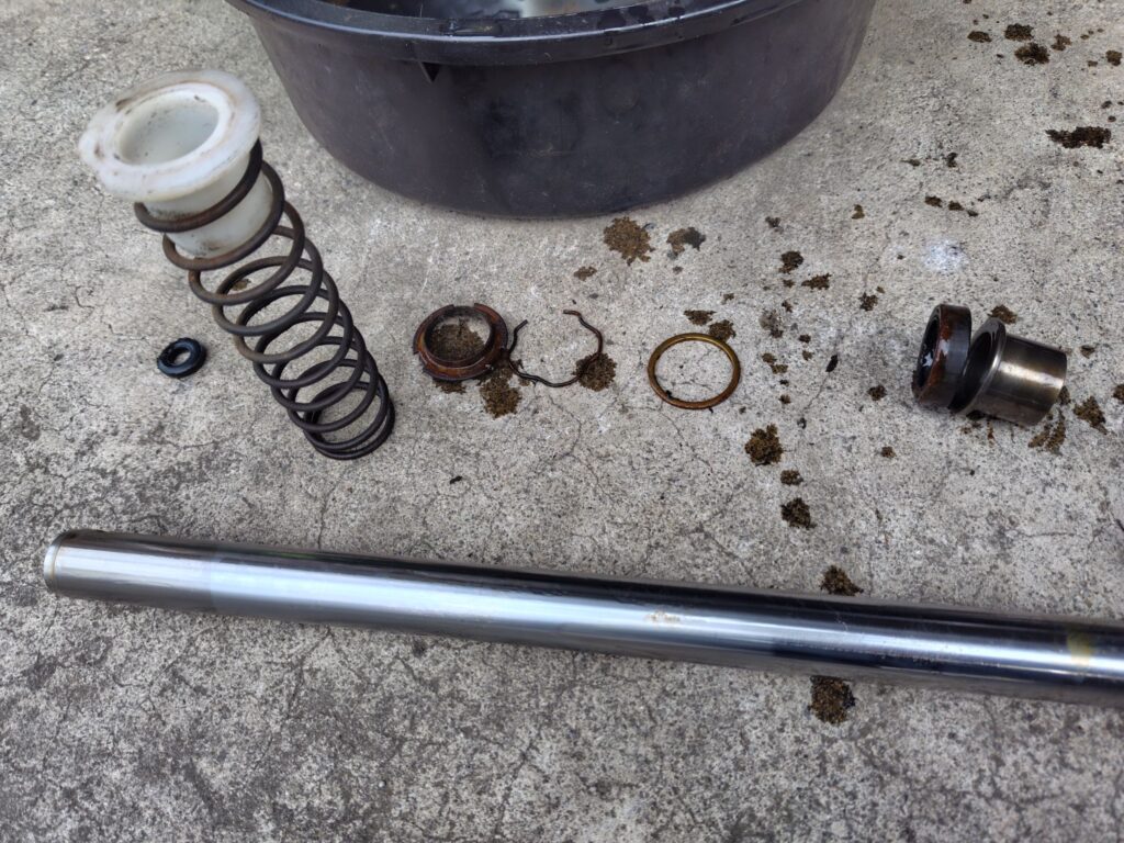 K90　フロントフォークオイル漏れ　オーバーホール