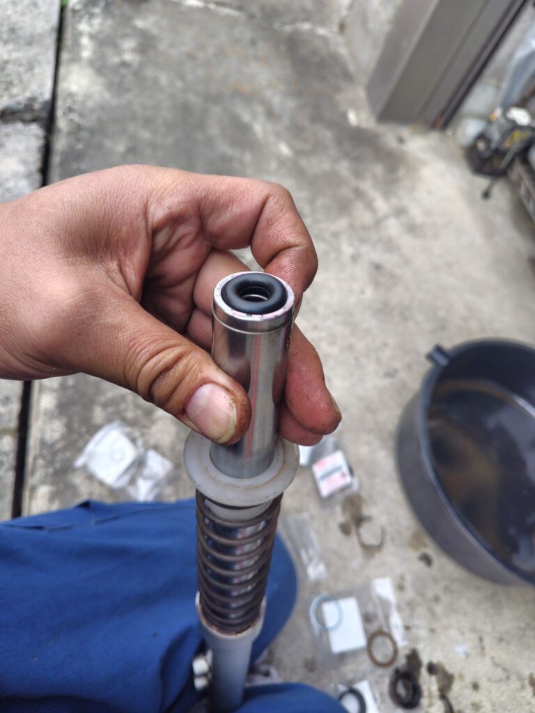 K90　フロントフォークオイル漏れ　オーバーホール