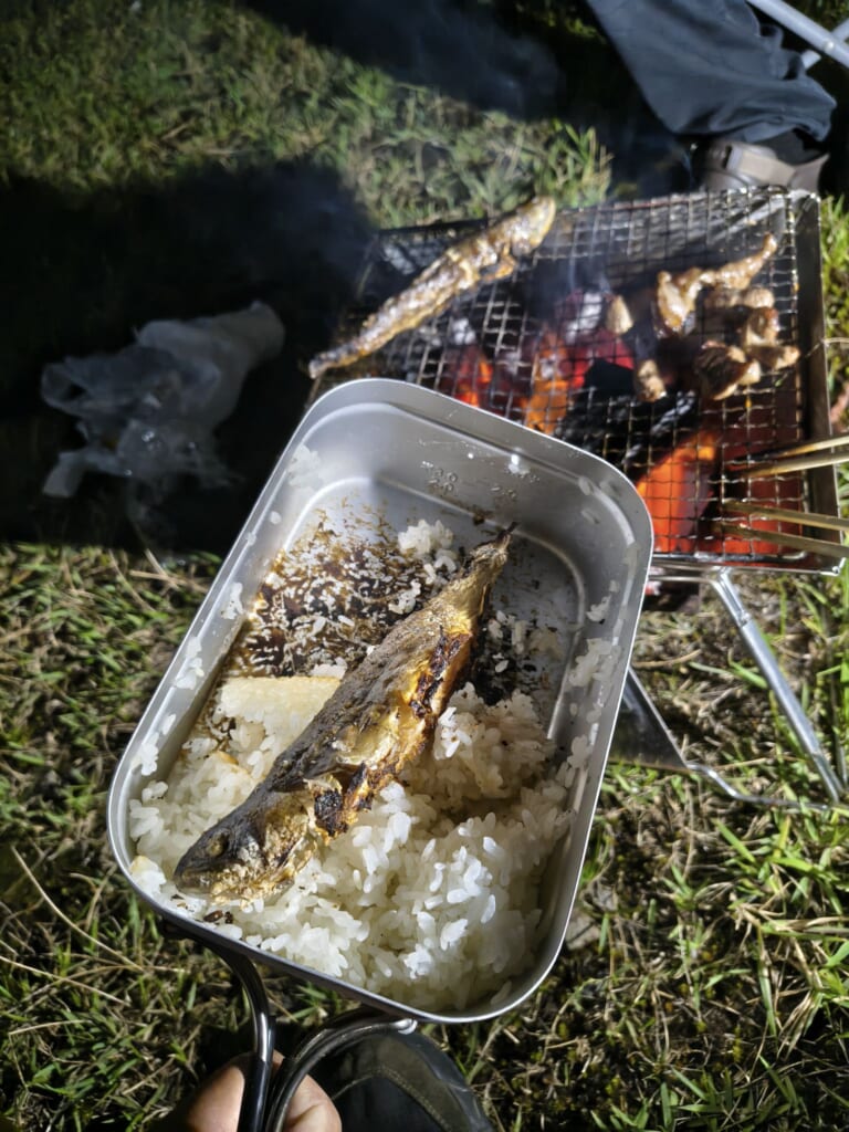 ボロ車 新車 自作シャリー カブ 車中泊 釣り キャンプ 道の駅 おこげ メスティン 肉 イワナ