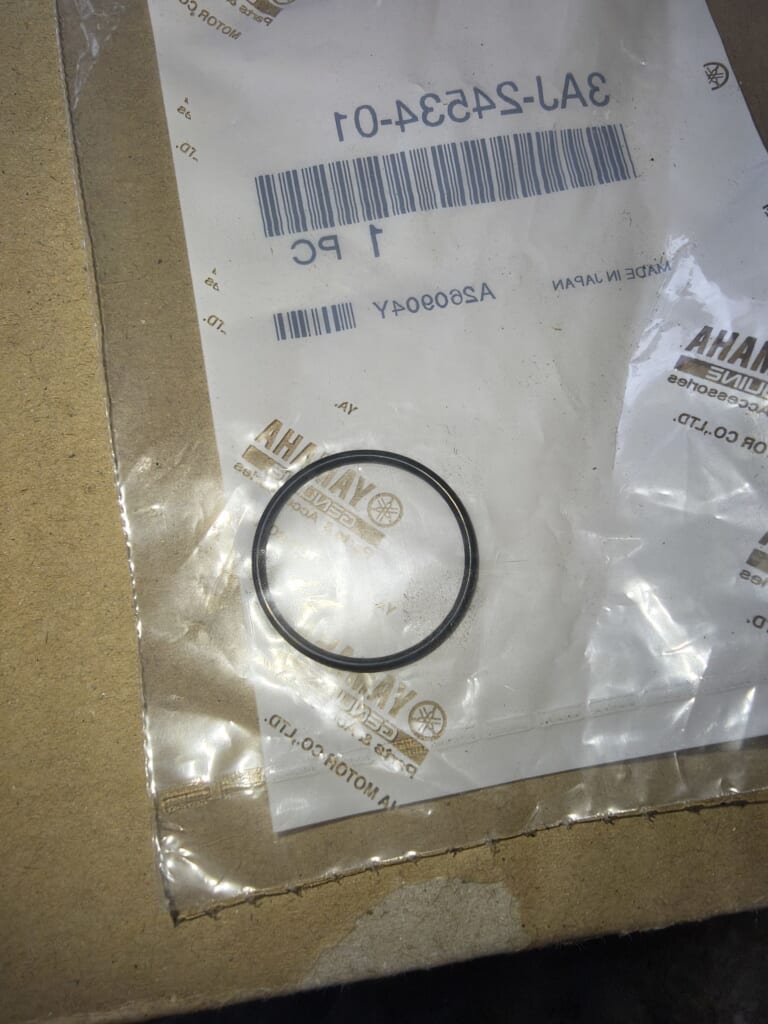 エンジンとまった　タンクサビセロー 外装　シート　タンク穴補修　コックオーバーホール