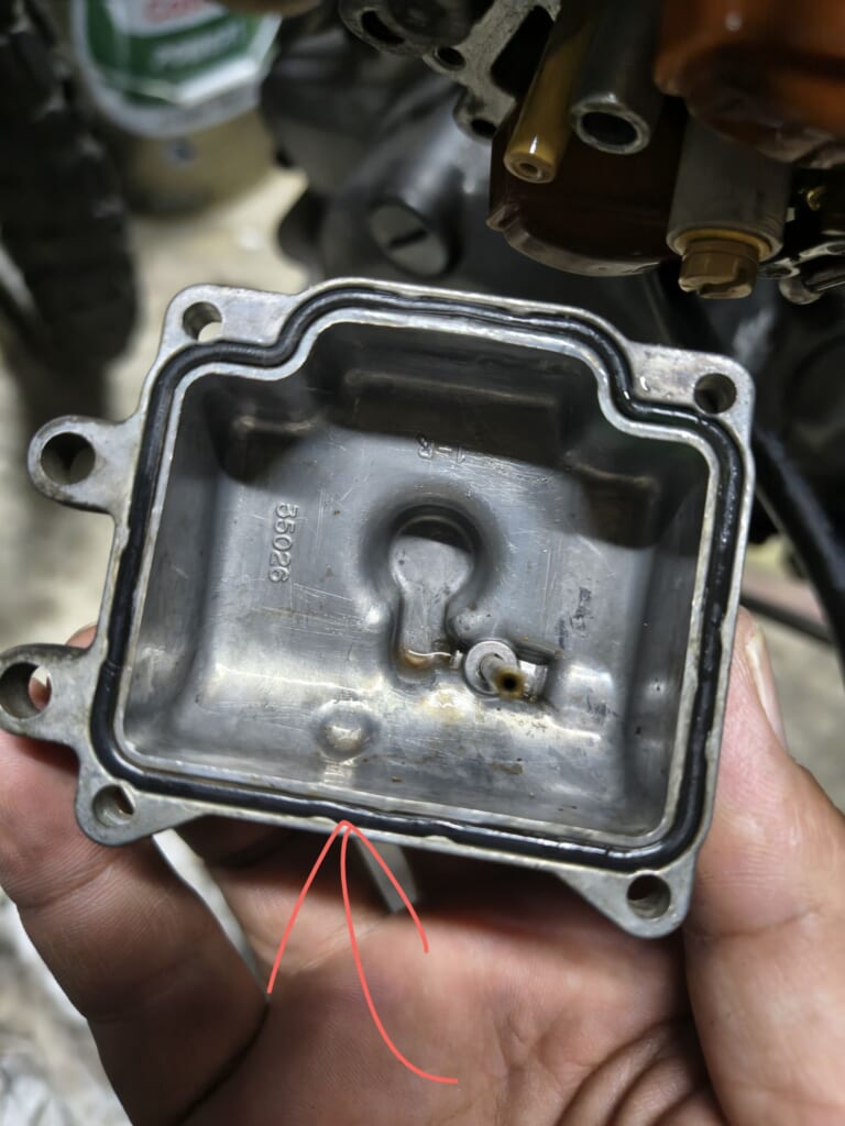 エンジンとまった　タンクサビセロー 外装　シート　タンク穴補修　コックオーバーホール　キャブレター点検
